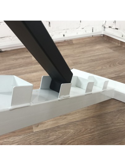 Регулируемая скамья для жима, черно-белая